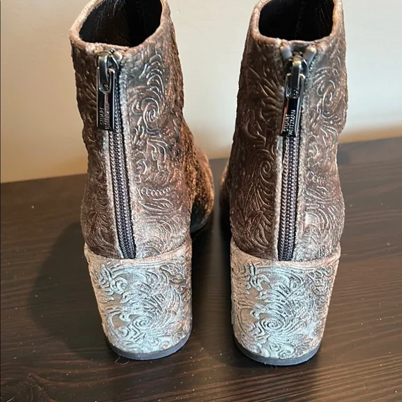 Stuart Weitzman Green Ankle Booties with Rounded Toe - Picture 8 of 14